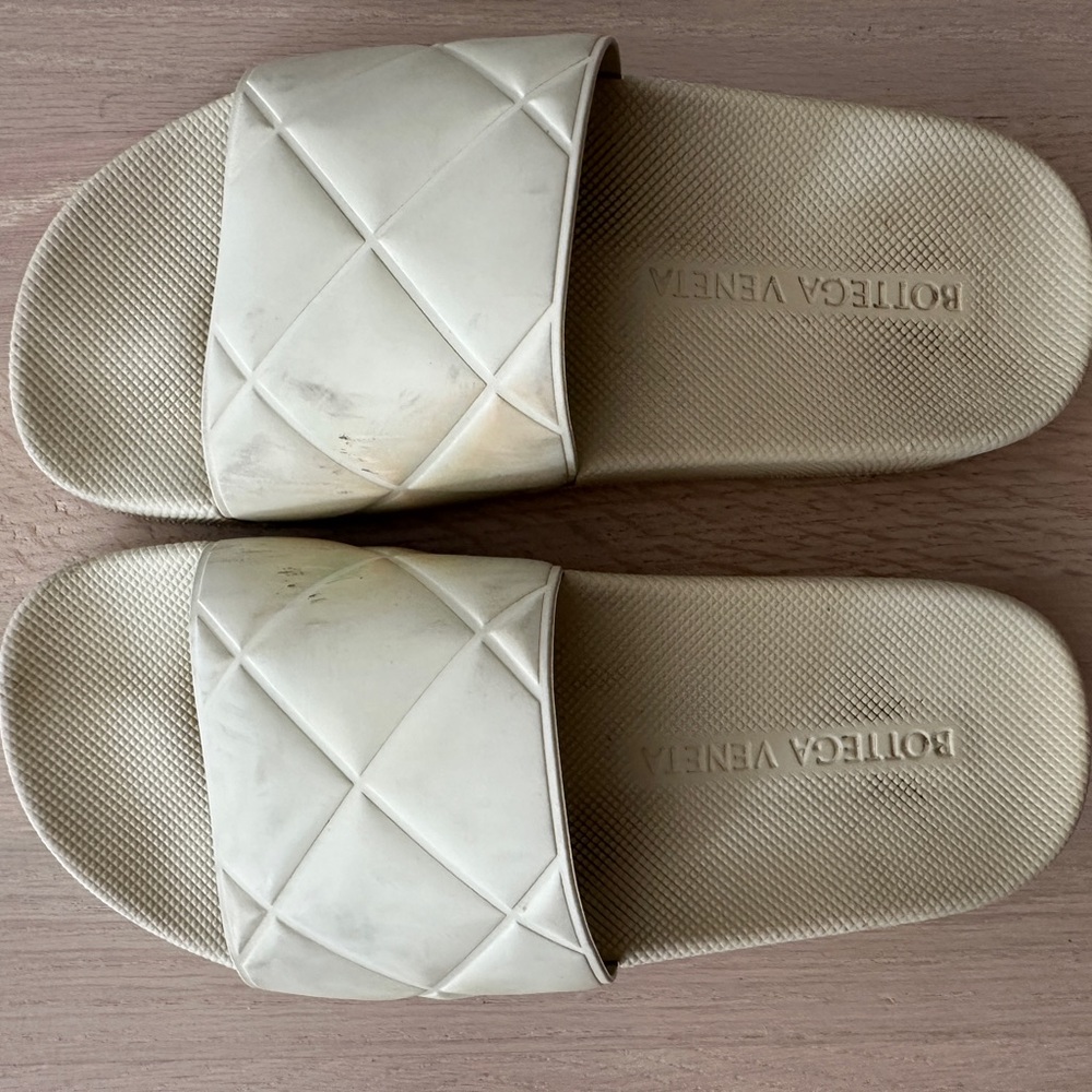 [bottega veneta] cream colored pool slides - Picture 4 of 6